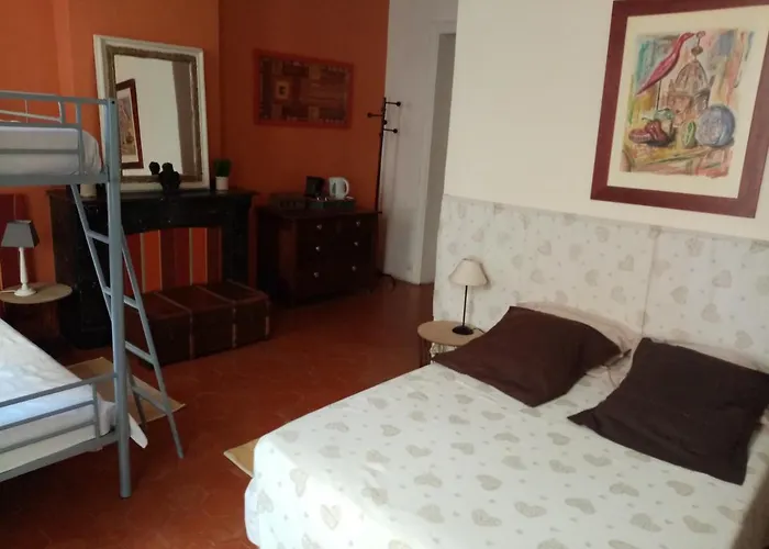 Oda ve Kahvaltı La Maison Bleue De Sigean