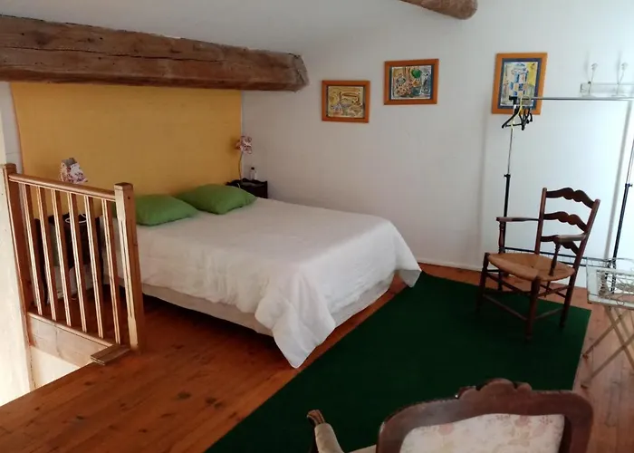 La Maison Bleue De Oda ve Kahvaltı Sigean
