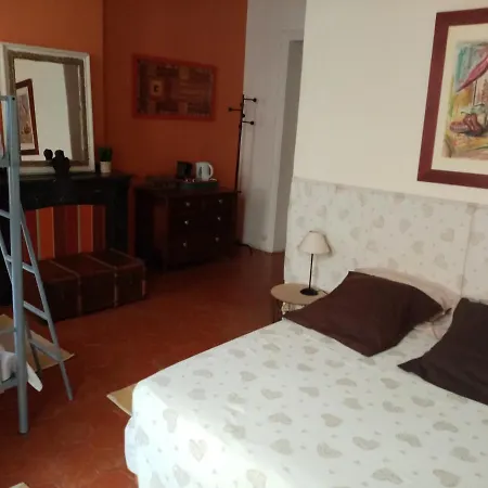 Oda ve Kahvaltı La Maison Bleue De Sigean