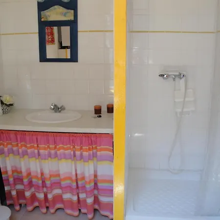 Oda ve Kahvaltı La Maison Bleue De Sigean